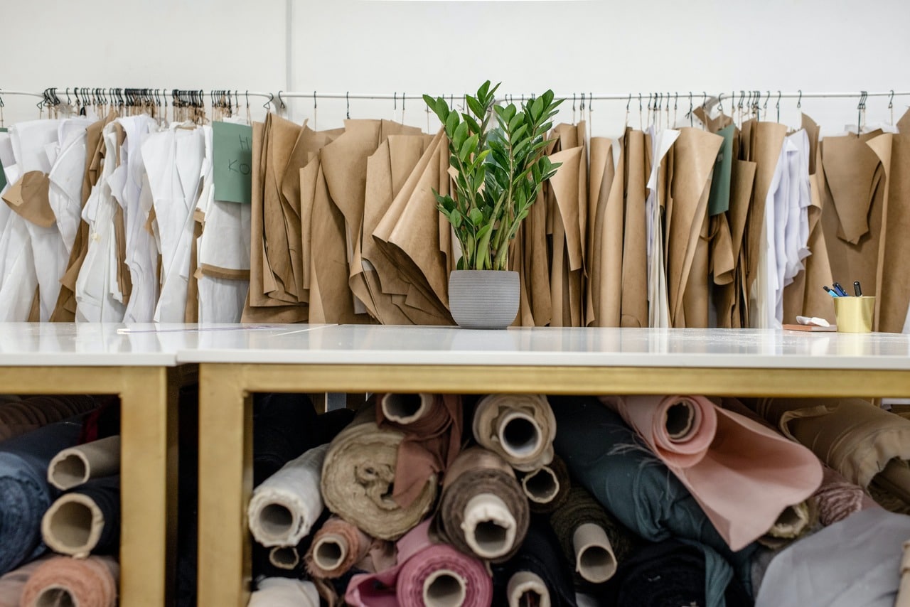 Como organizar uma loja de roupas e variedades