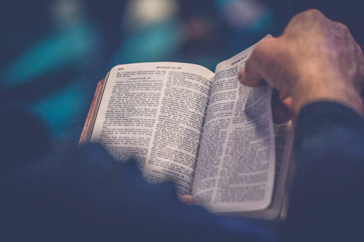Conheça os 10 mehores artigos evangélicos para revender
